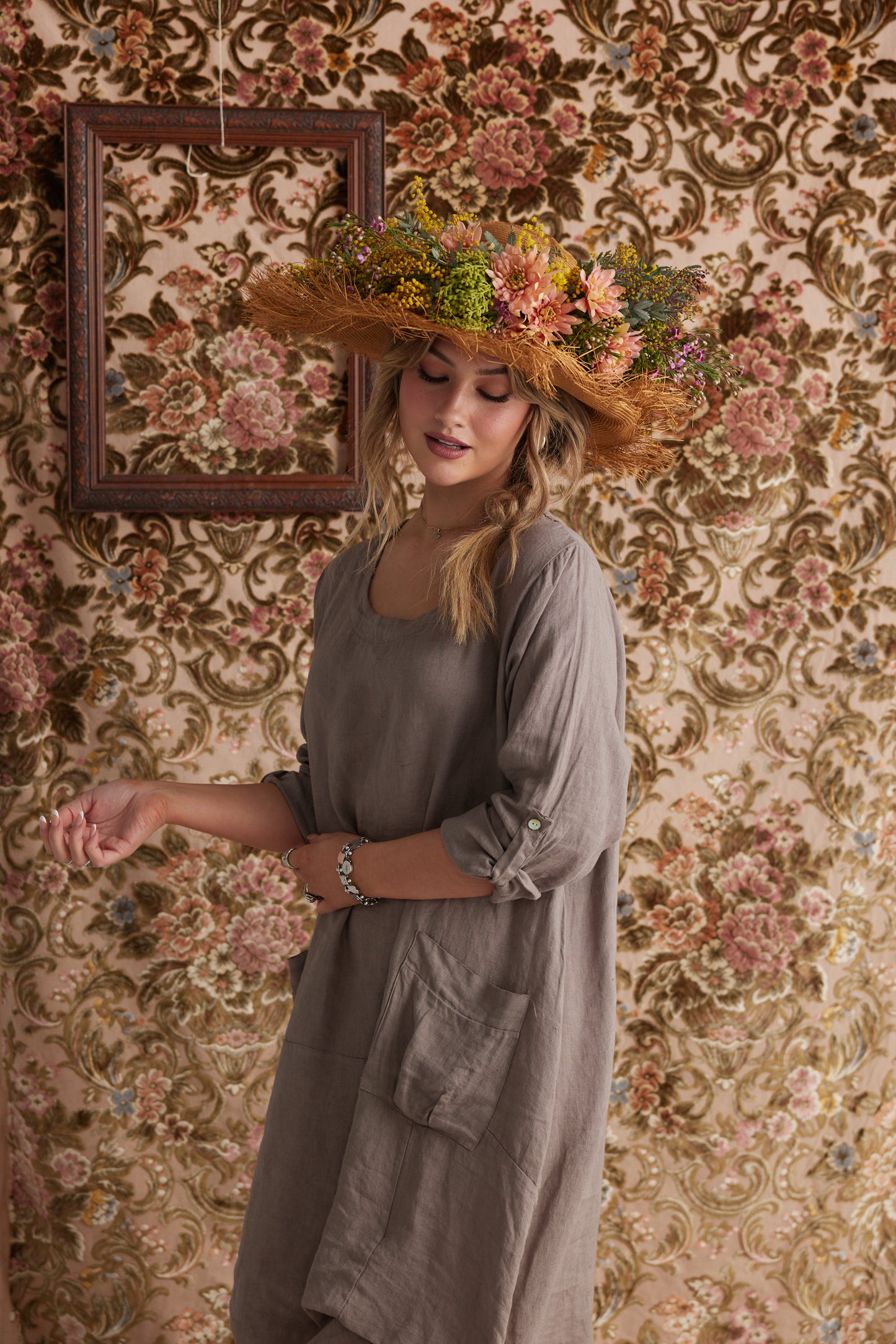 Primavera Linen dress. Taupe. Long-sleeved
