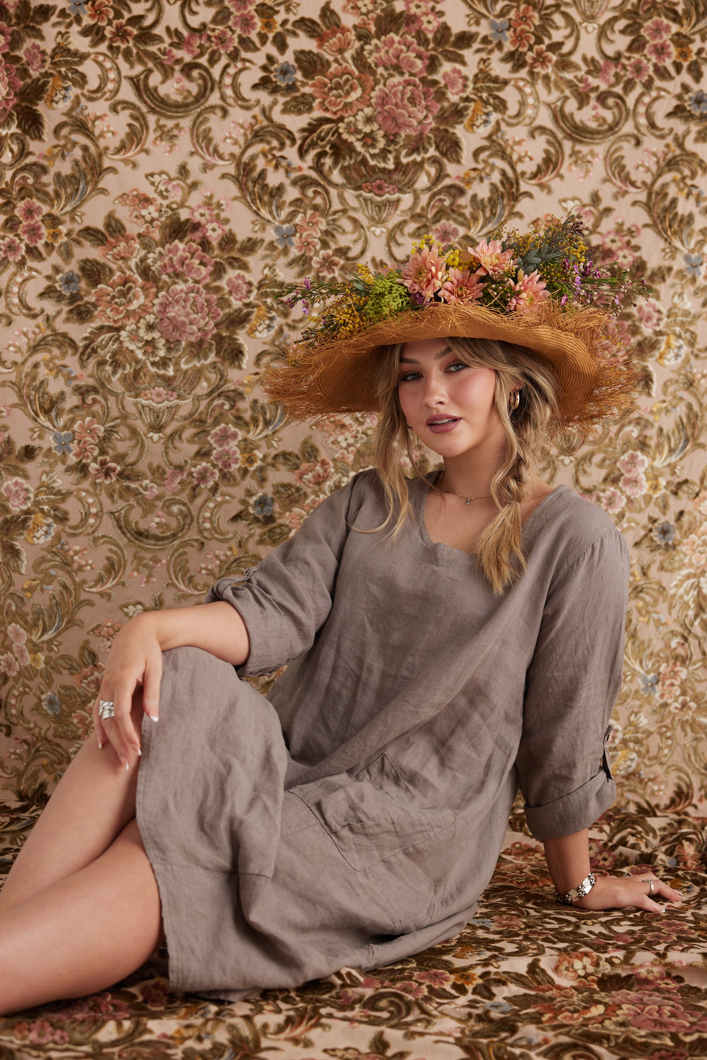 Primavera Linen dress. Taupe. Long-sleeved