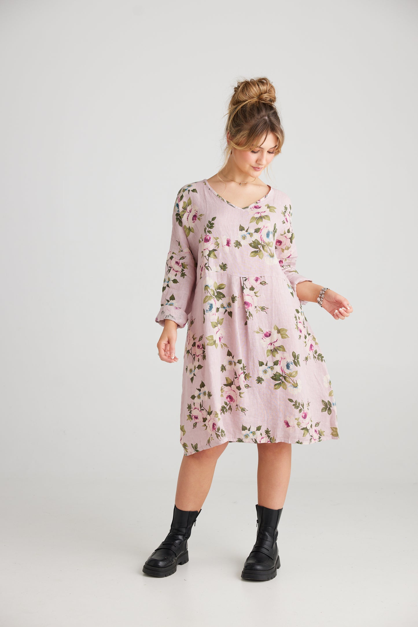 Amelia linen floral dress. Lilac Pink.