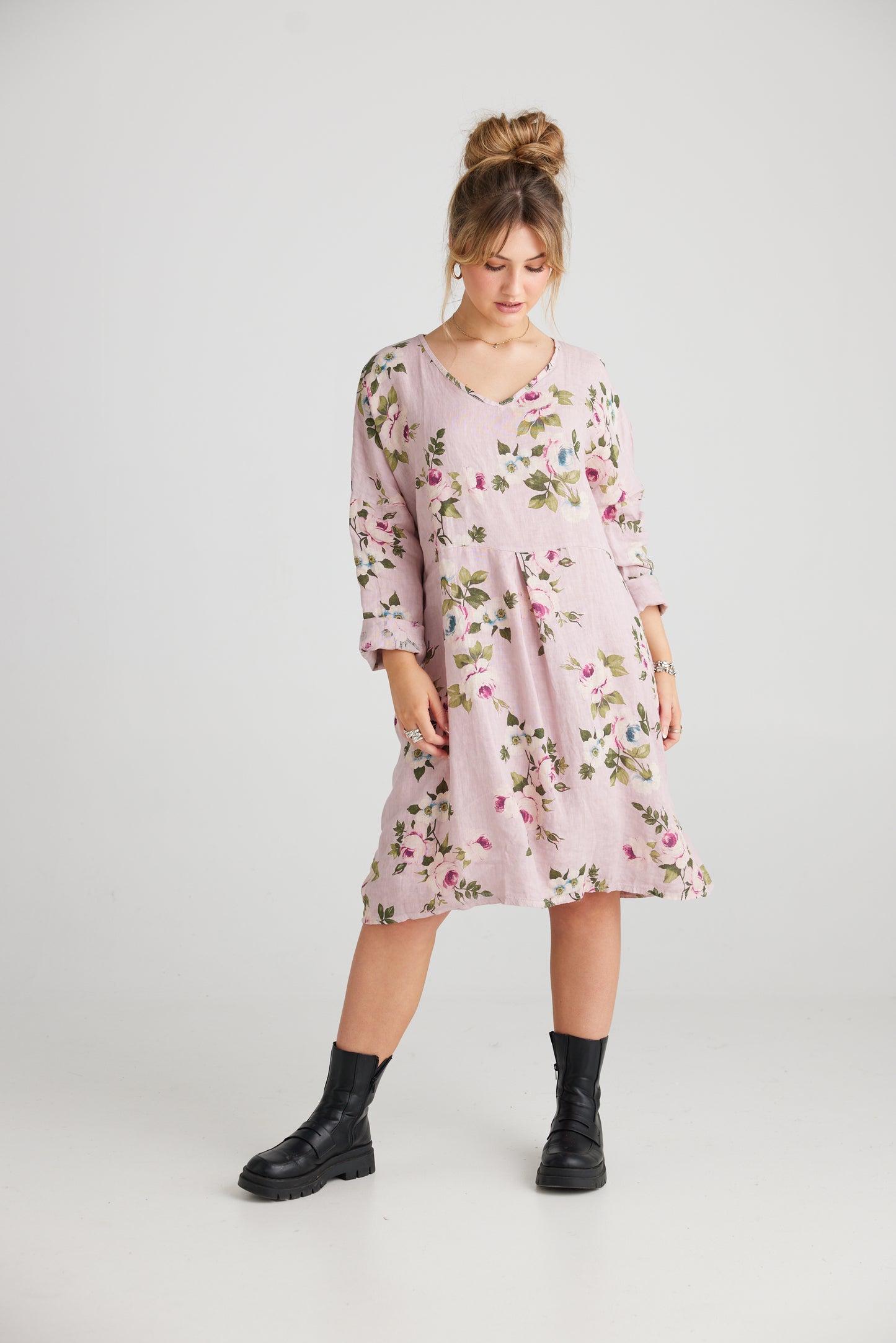 Amelia linen floral dress. Lilac Pink.