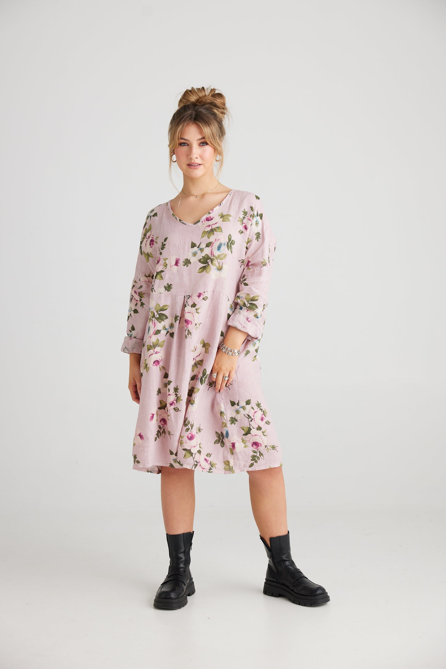 Amelia linen floral dress. Lilac Pink.
