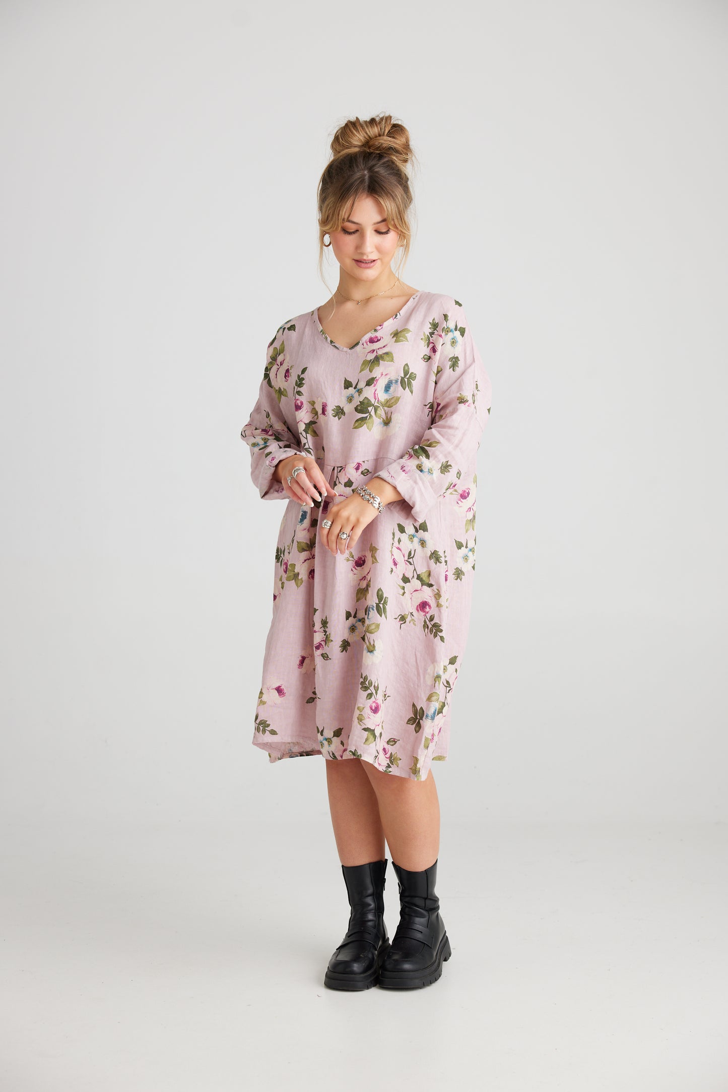 Amelia linen floral dress. Lilac Pink.