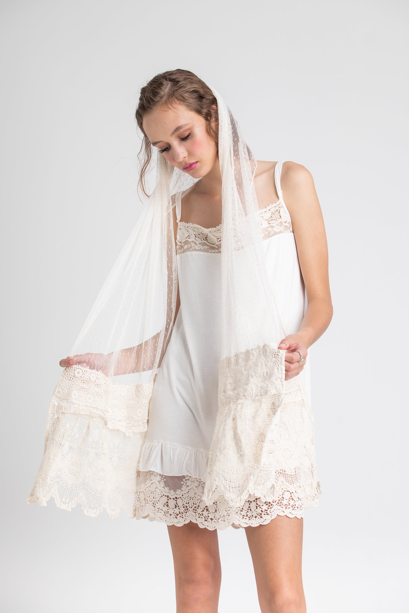 Vintage Lace scarf. cream.