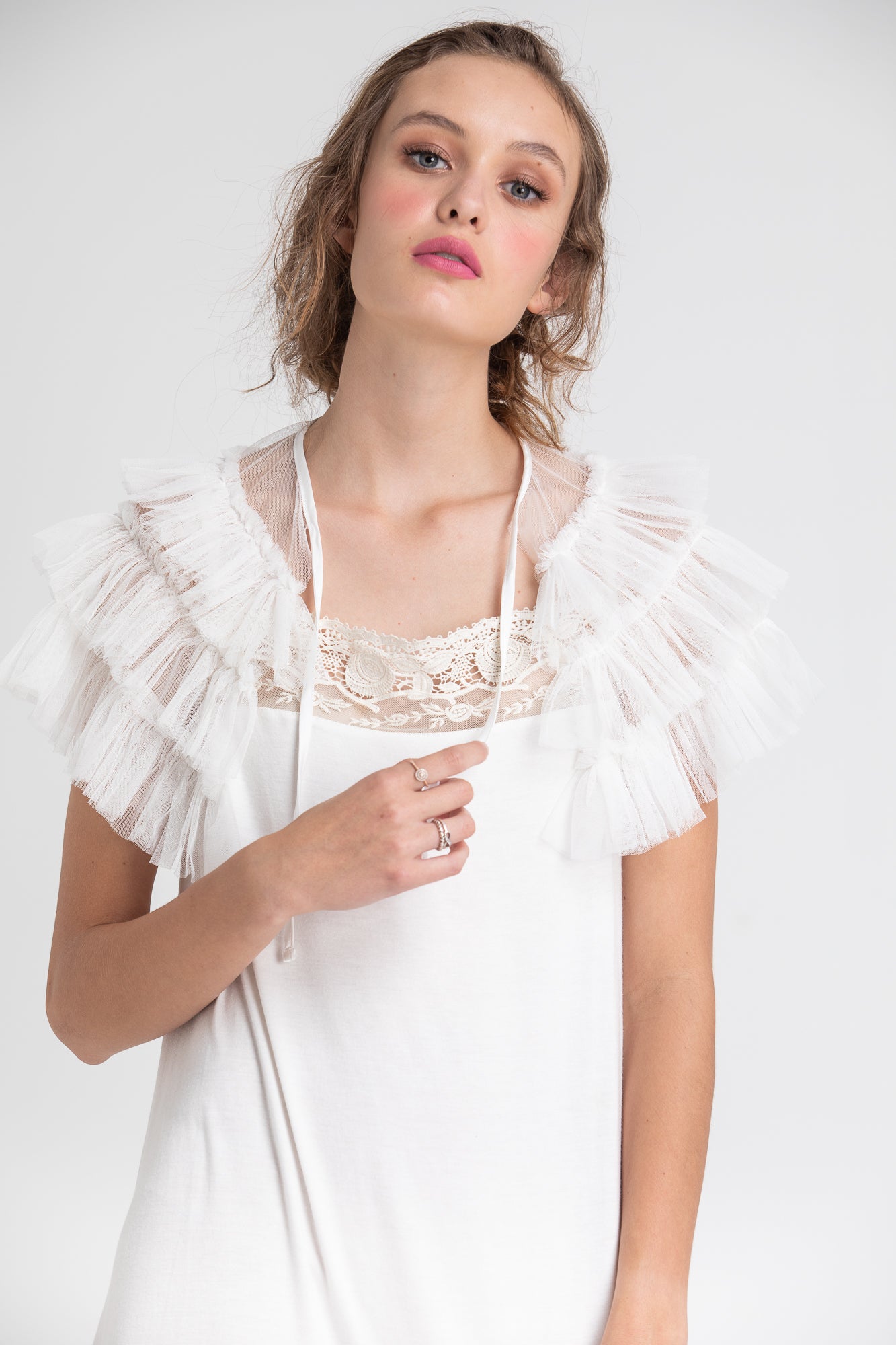 Tulle Ruffled Collar. White