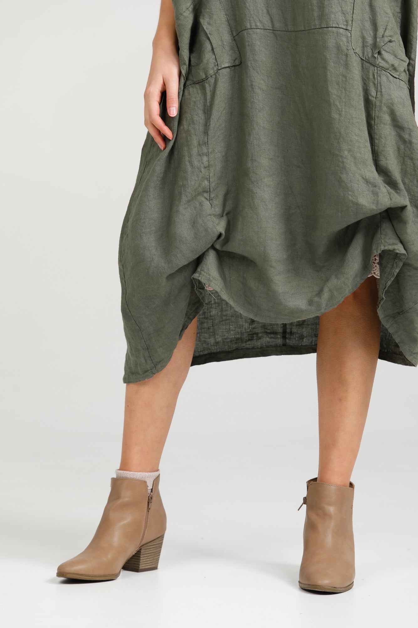 Primavera linen dress. Olive.