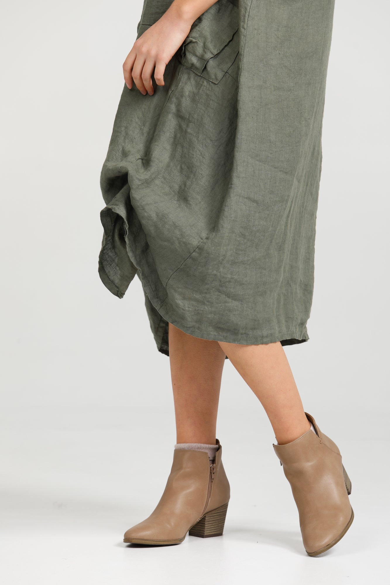 Primavera linen dress. Olive.