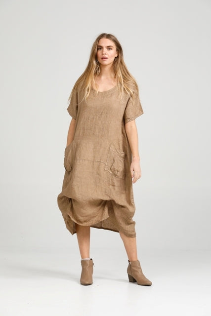 Primavera linen dress. Latte