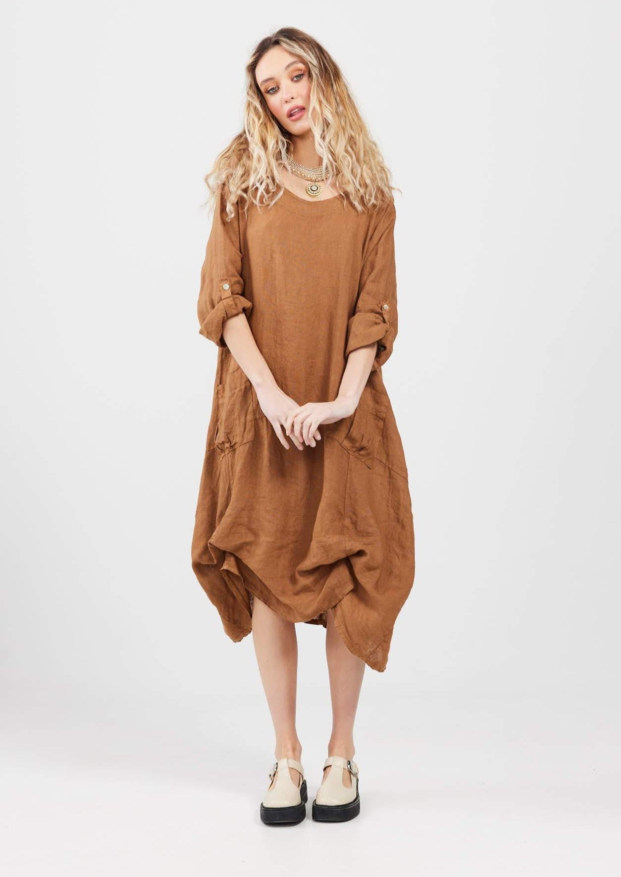 Primavera linen dress. Tobacco. Long-sleeved