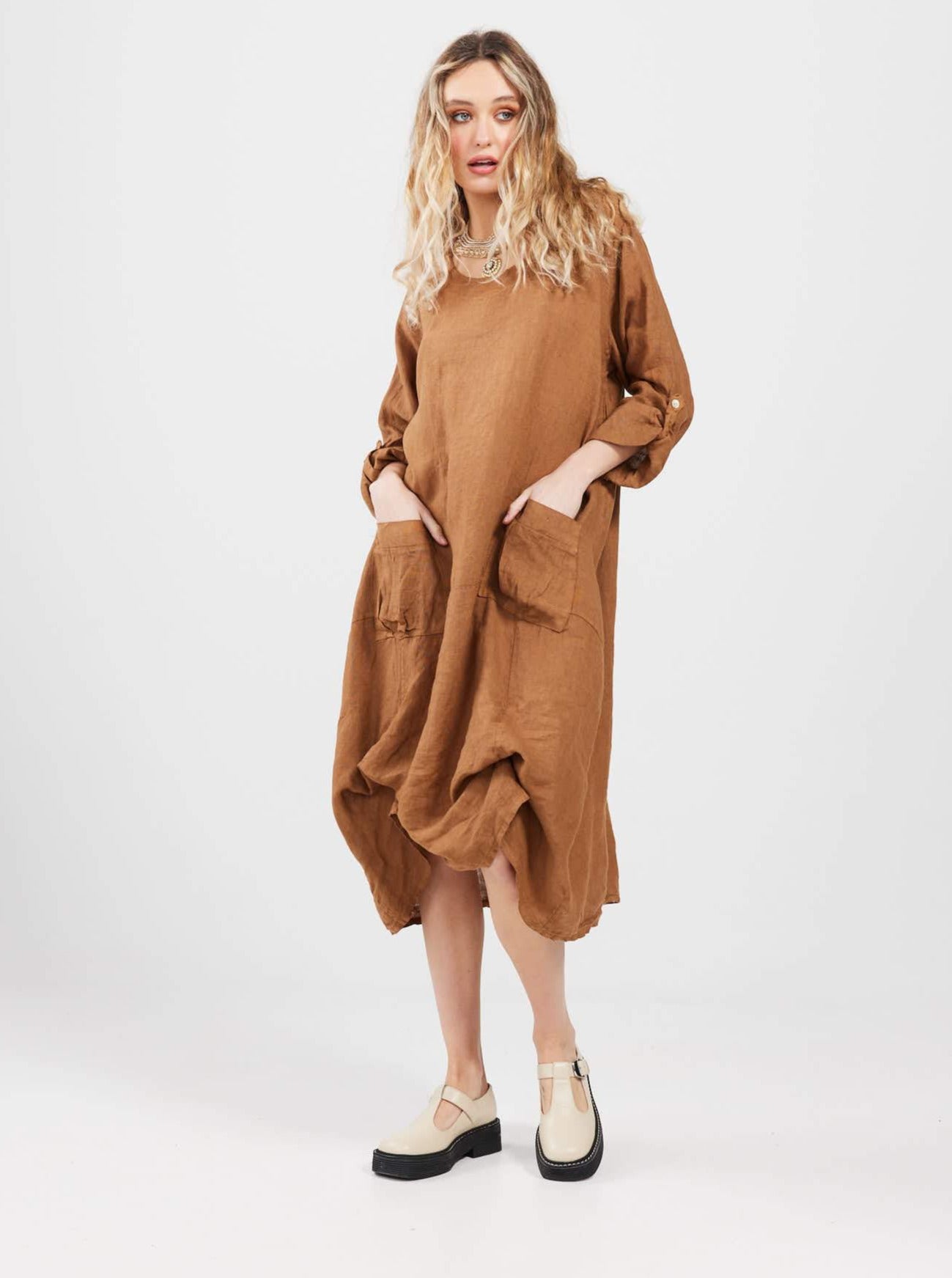 Primavera linen dress. Tobacco. Long-sleeved