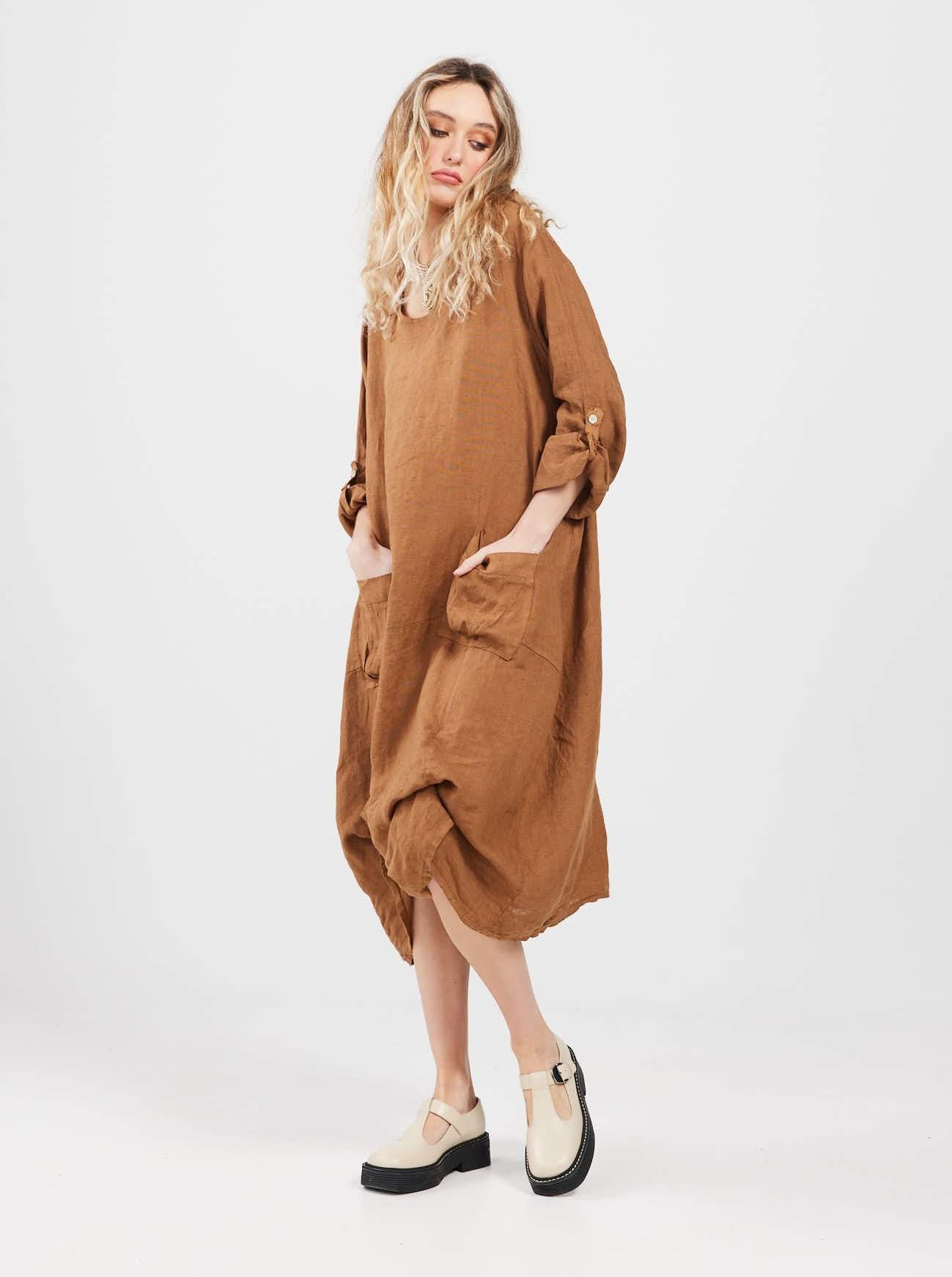 Primavera linen dress. Tobacco. Long-sleeved