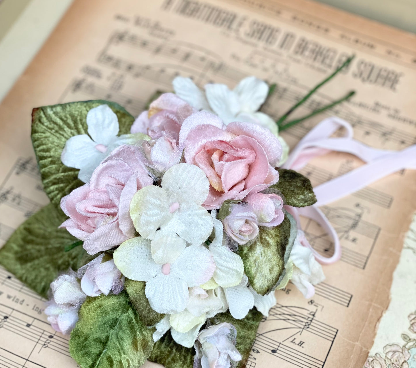 Rose & Hydrangea posy.