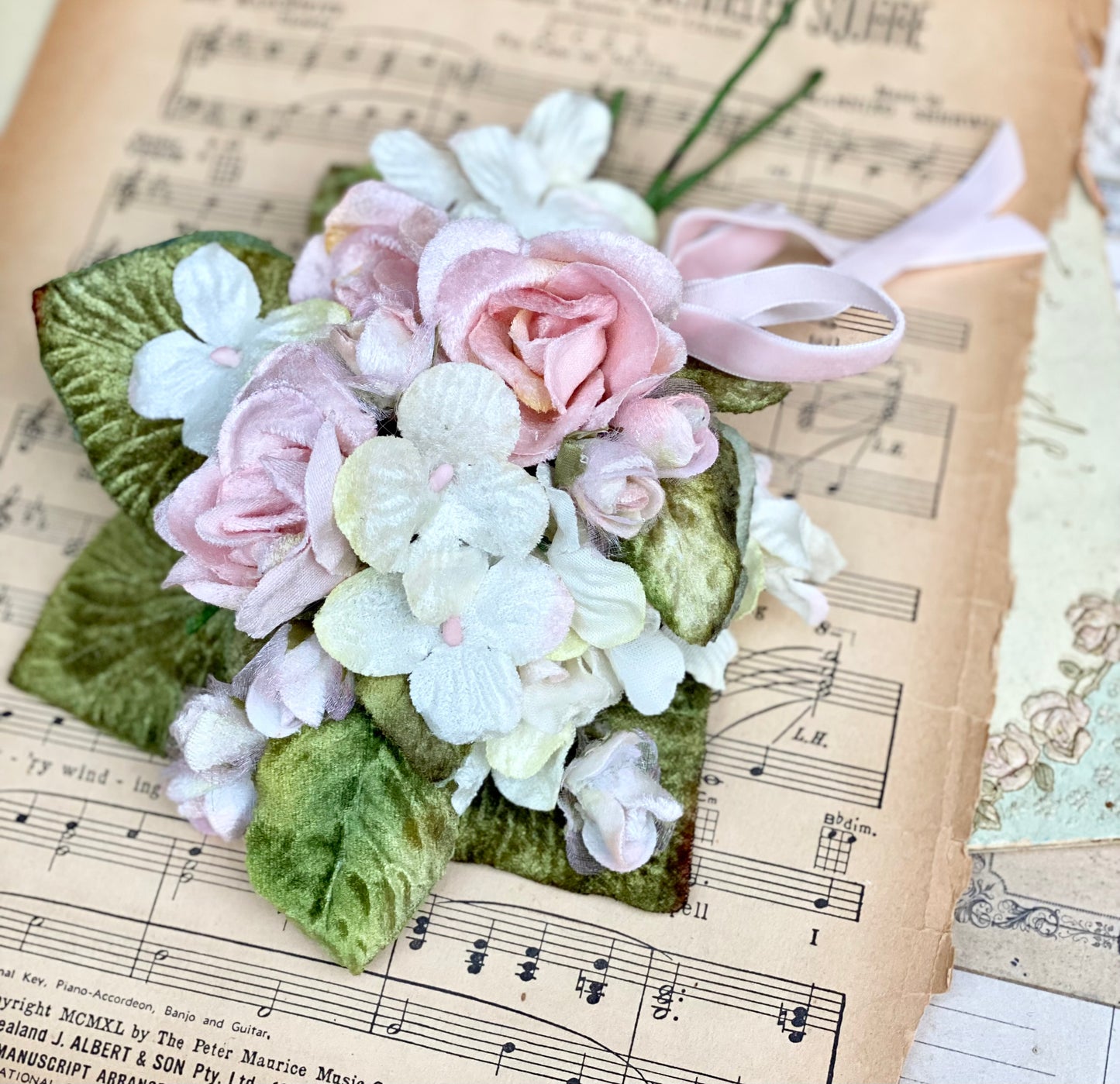 Rose & Hydrangea posy.