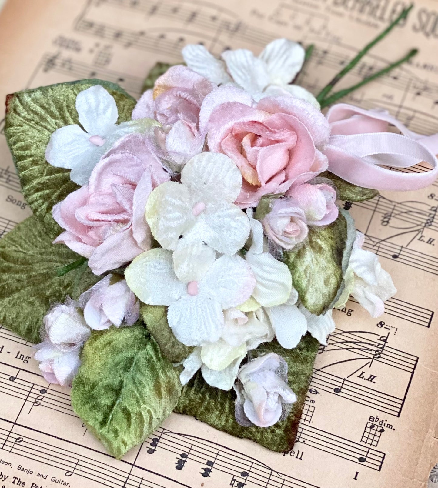 Rose & Hydrangea posy.