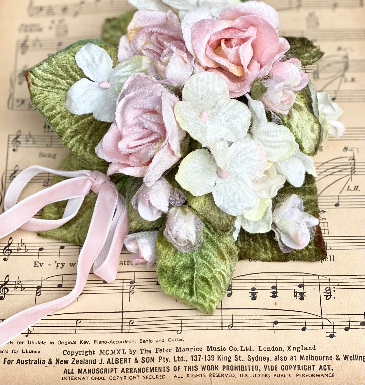 Rose & Hydrangea posy.