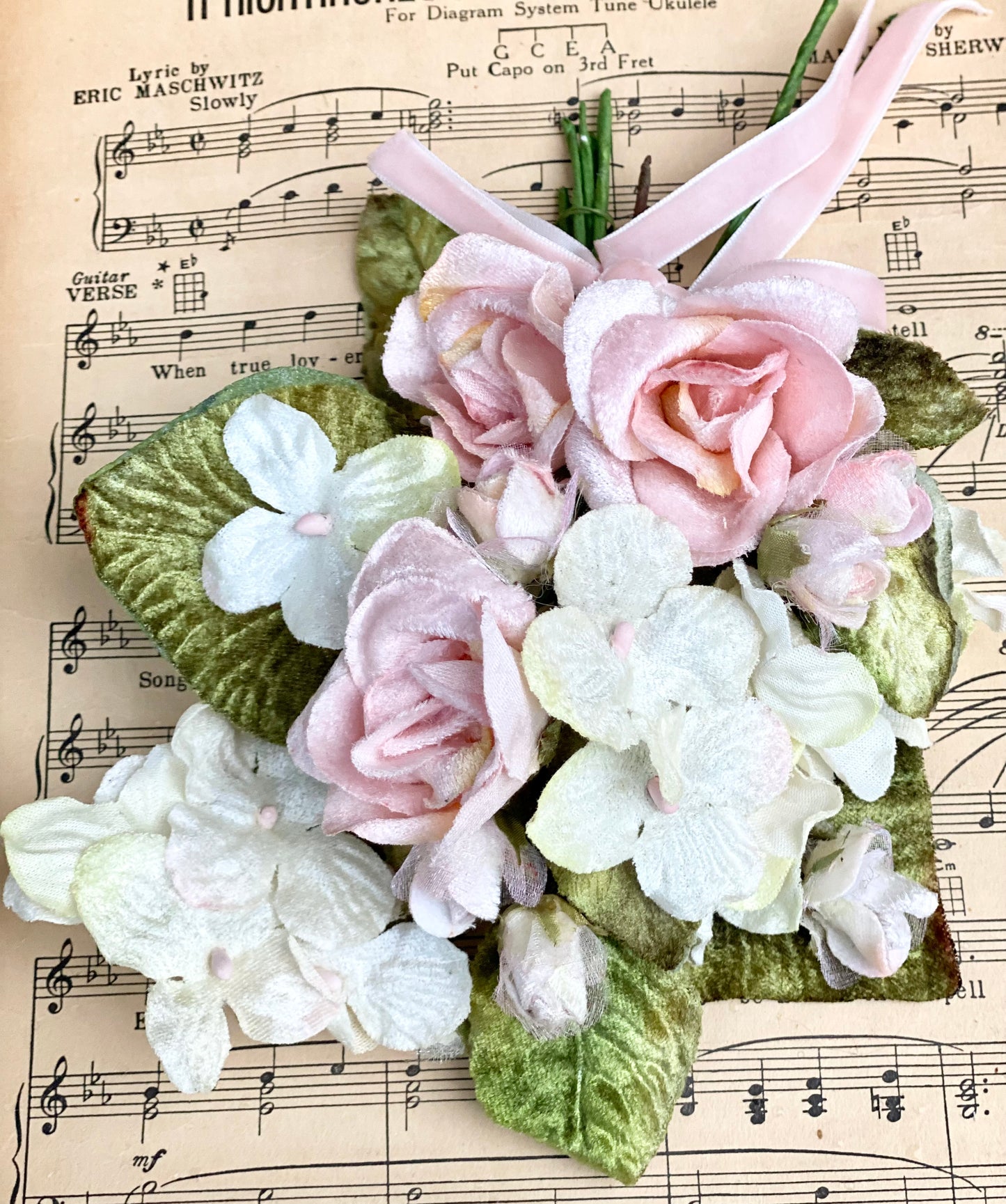 Rose & Hydrangea posy.