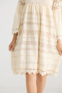 Sweetpea lace Dress. Vanilla.
