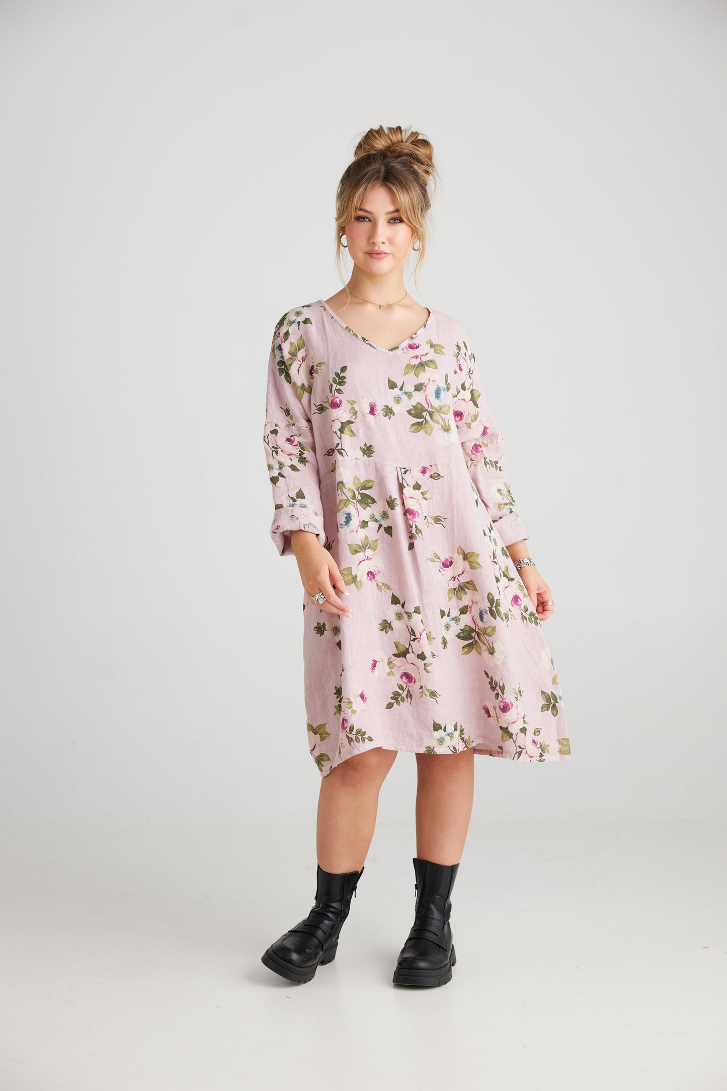 Amelia linen floral dress. Lilac Pink.