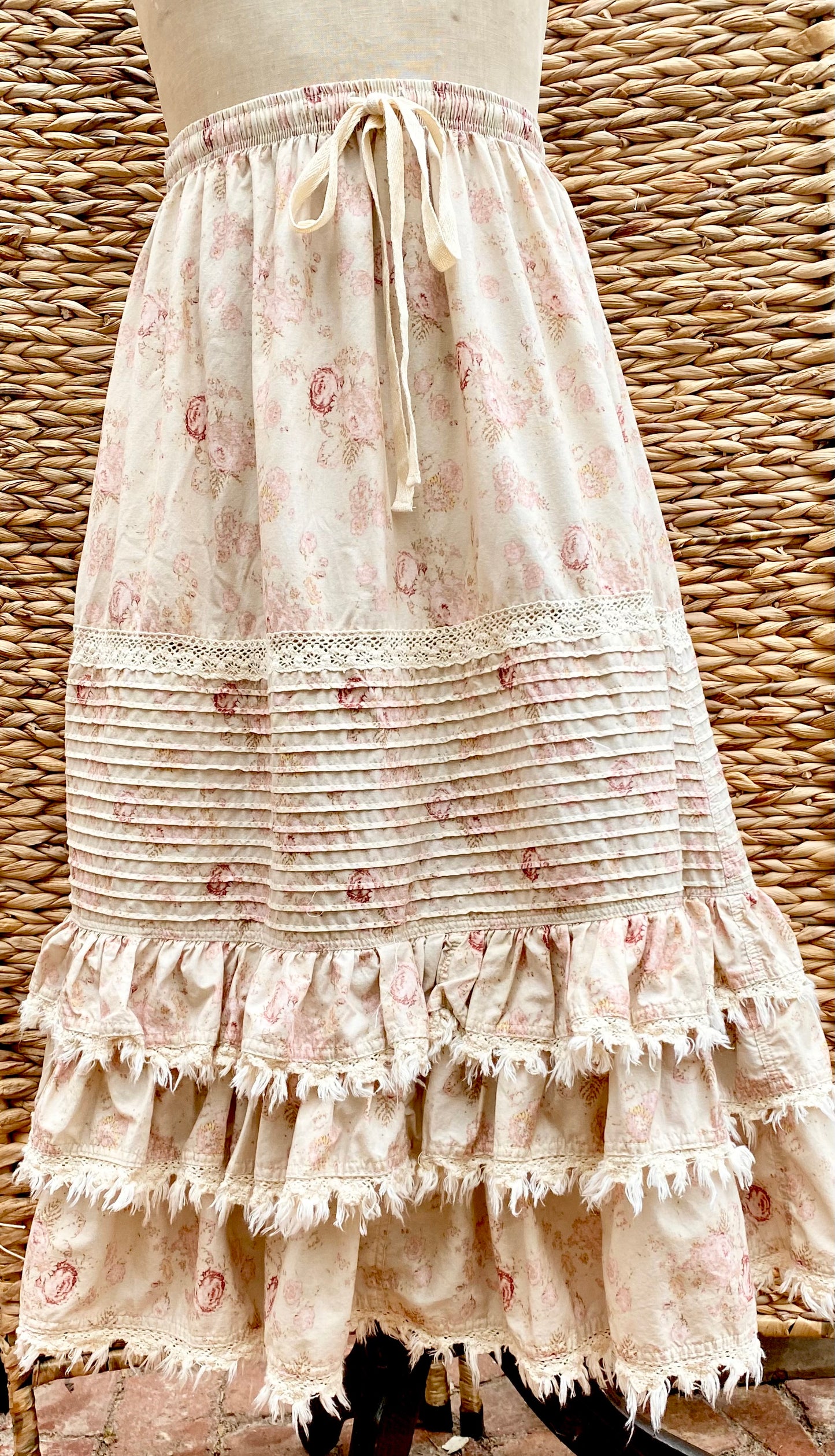 Perdita floral skirt. Faded Rose