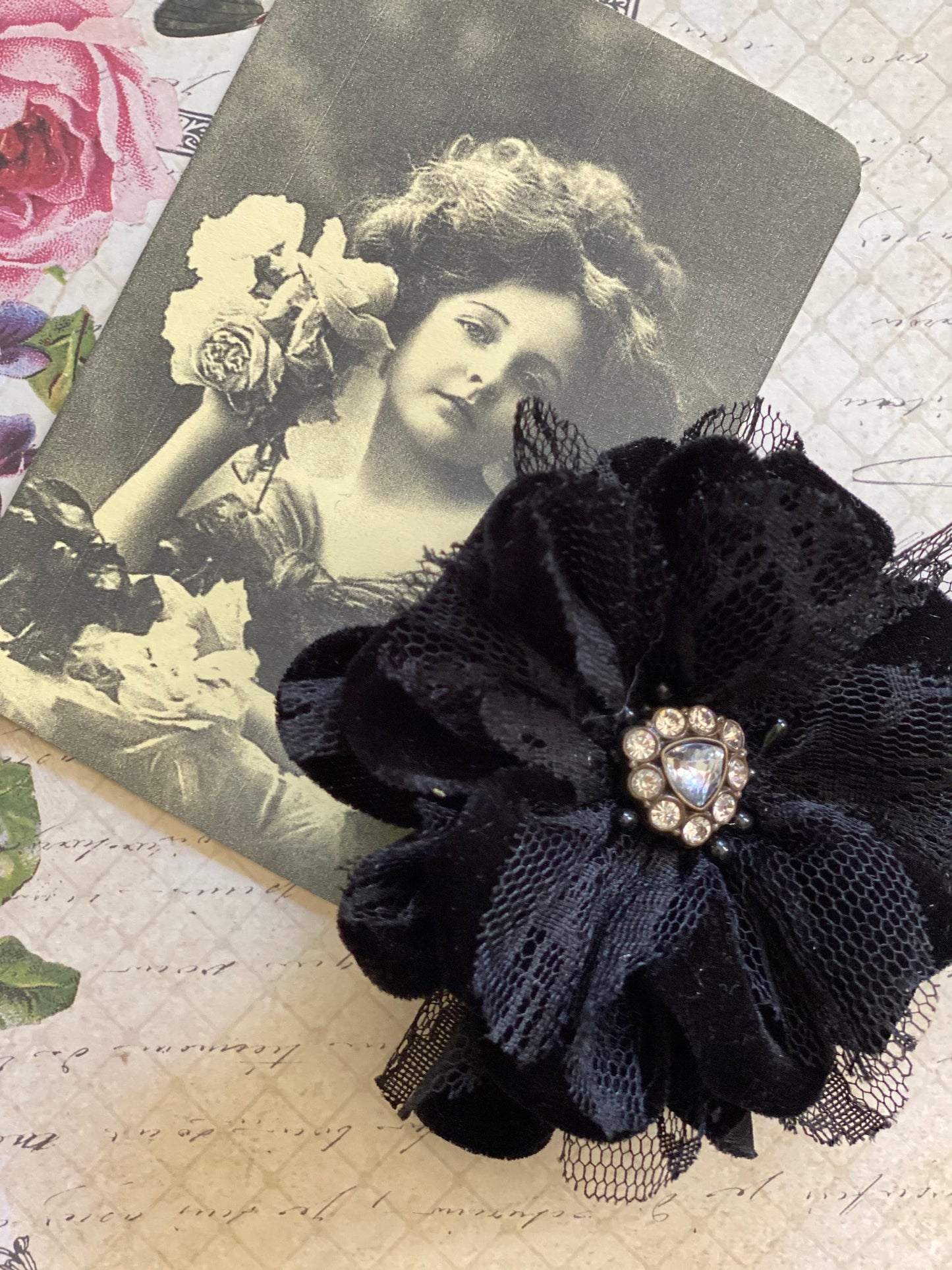 velvet flower brooch. Black.