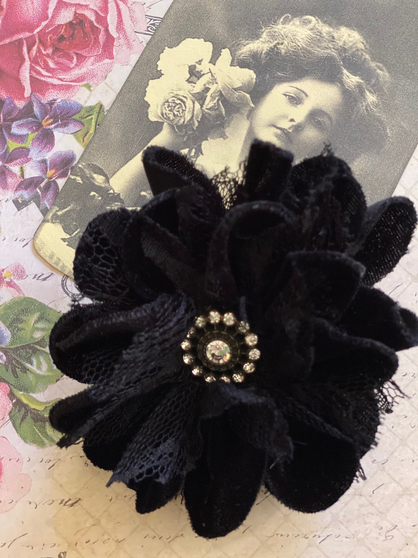 velvet flower brooch. Black.