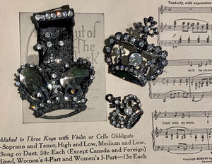 set of 3 crown brooches