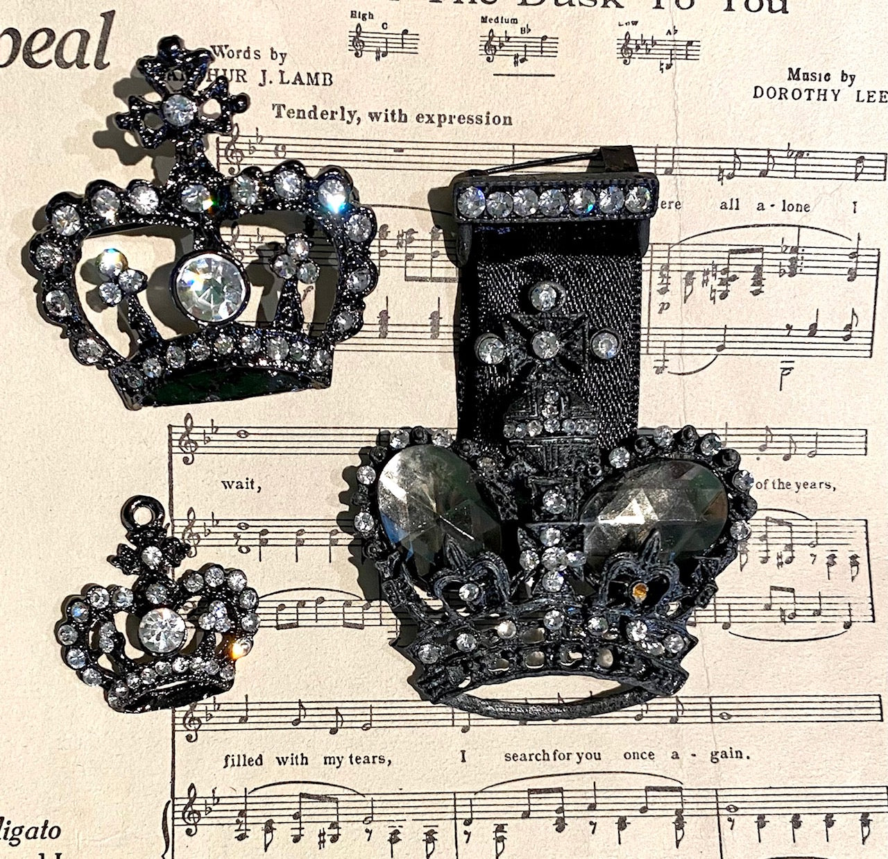 set of 3 crown embellishments