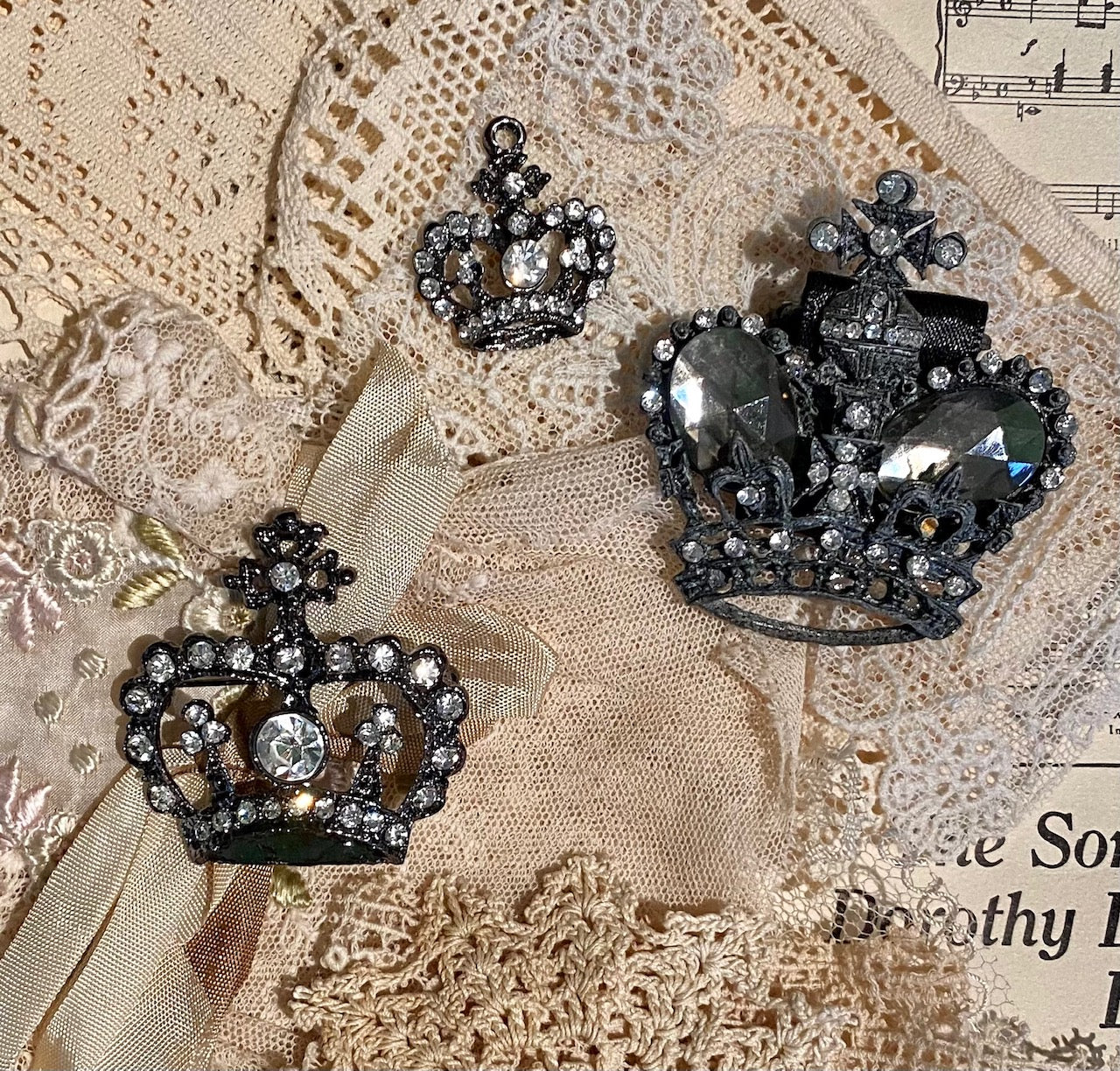 set of 3 crown embellishments