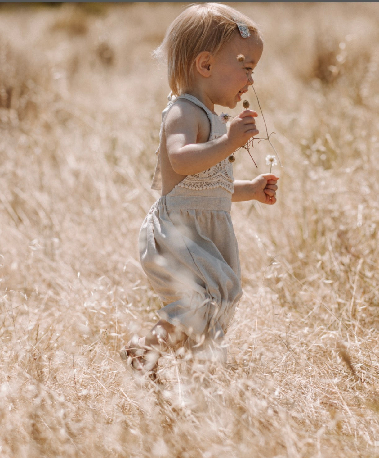 Linen and lace romper. Natural.