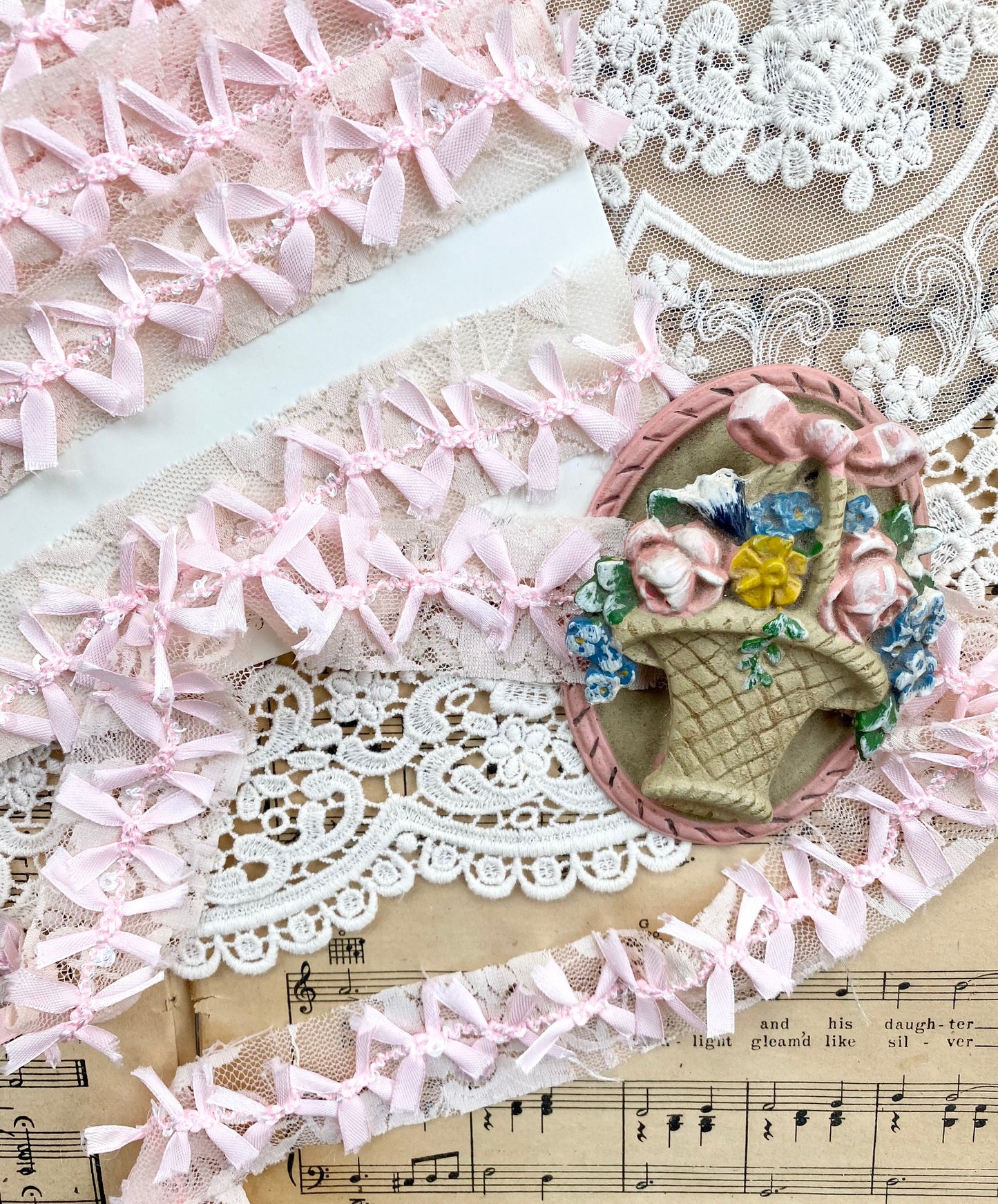 Pretty pink lace & bow trim ..3 metre piece