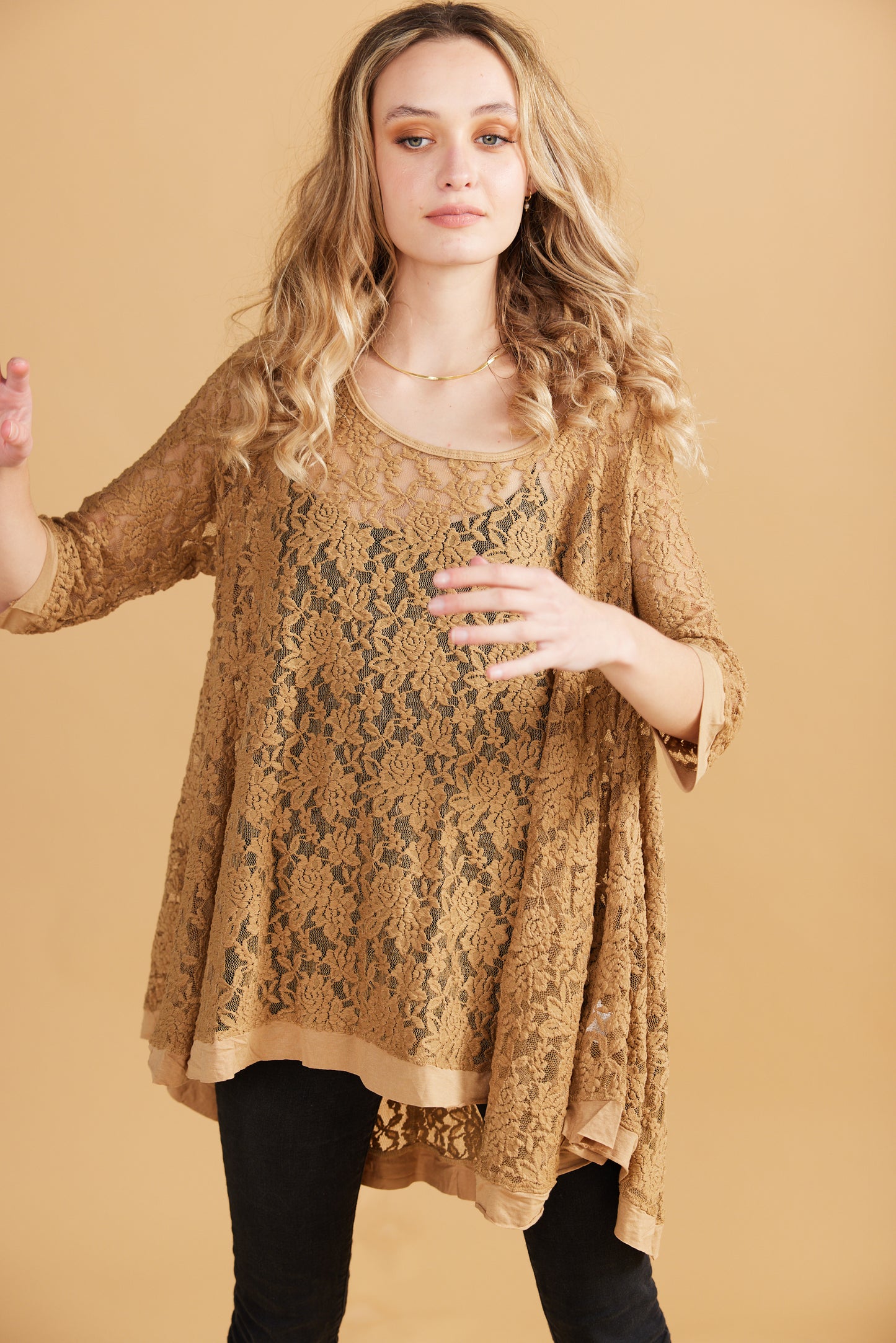 Lily Lace Top .Nutmeg