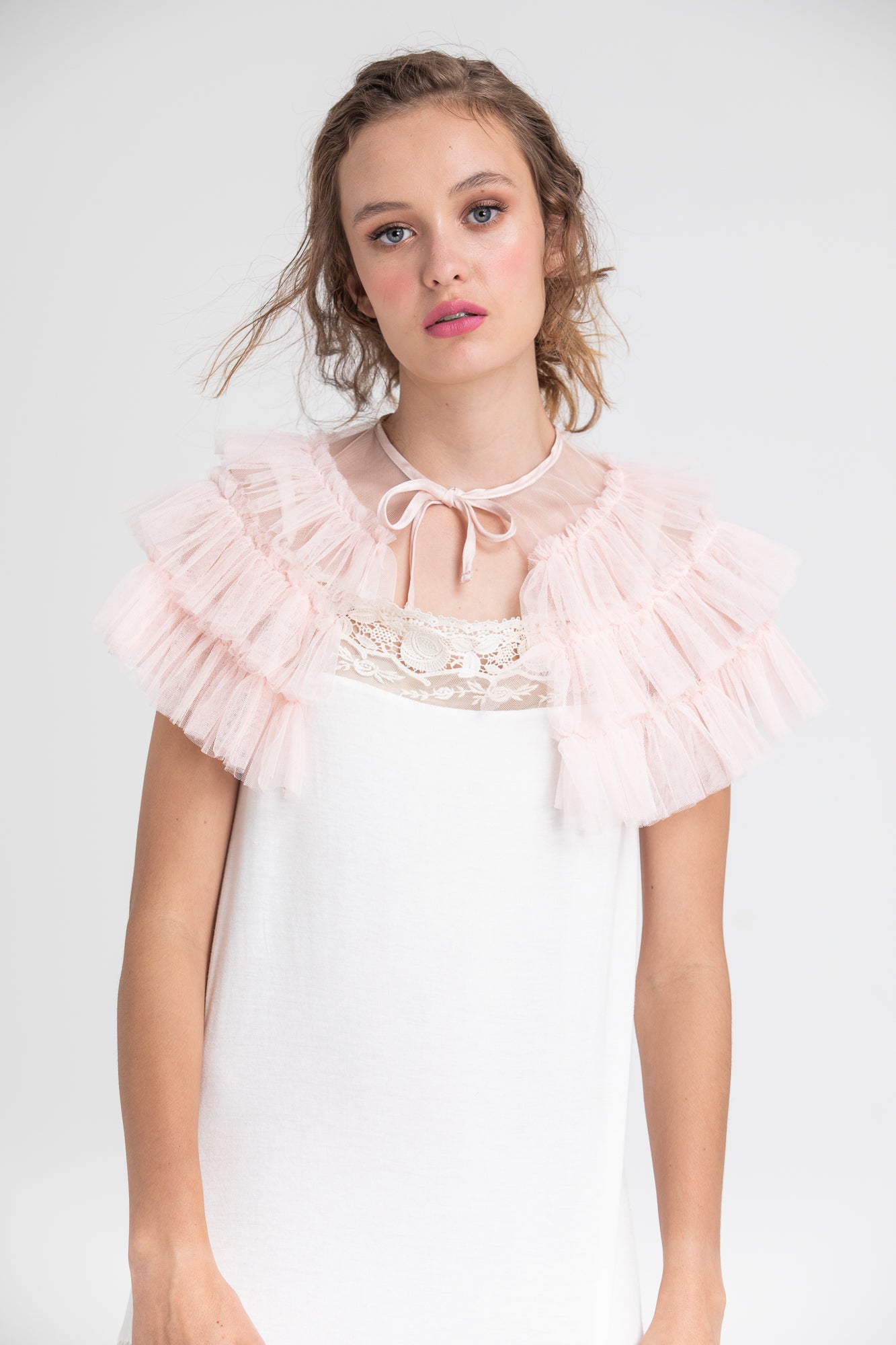 Tulle Ruffled Collar . Pink