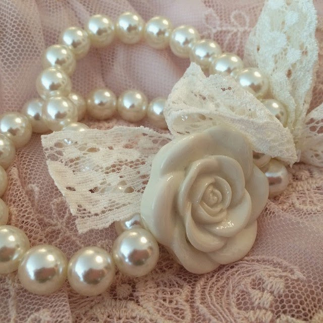 Pearl and flower bracelet.