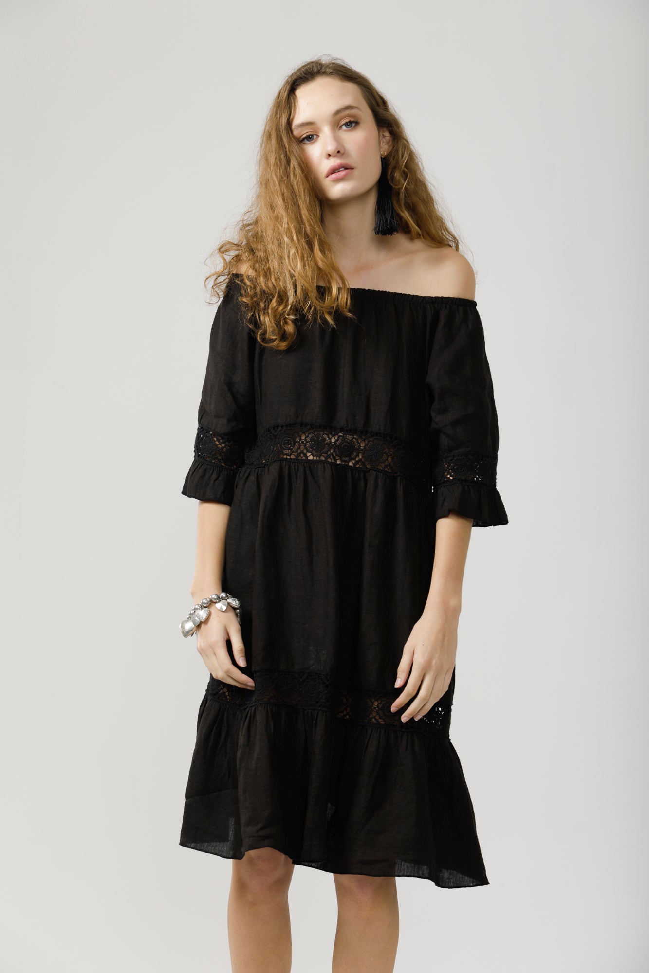 Capri linen and lace dress. Black